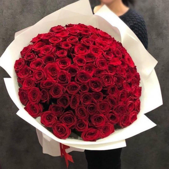 Большой букет 101 красная роза с упаковкой в Астрахани