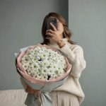 Букет 9 веток белой хризантемы с упаковкой